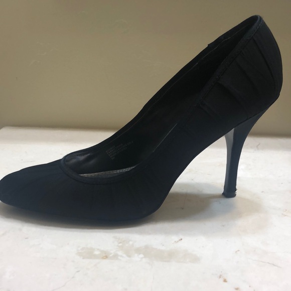 Heels - Picture 2 of 4